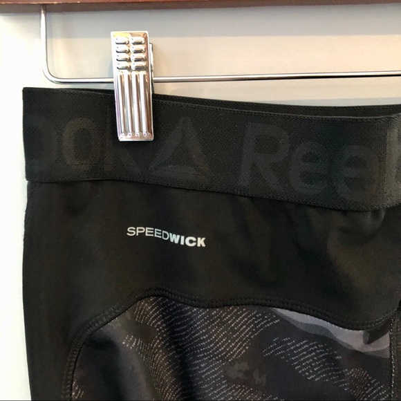 ✨3/$30 Reebok Work Out Ready Printed Camo Capris - Picture 5 of 9